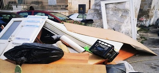 Rifiuti abbandonati Rifiuti abbandonati